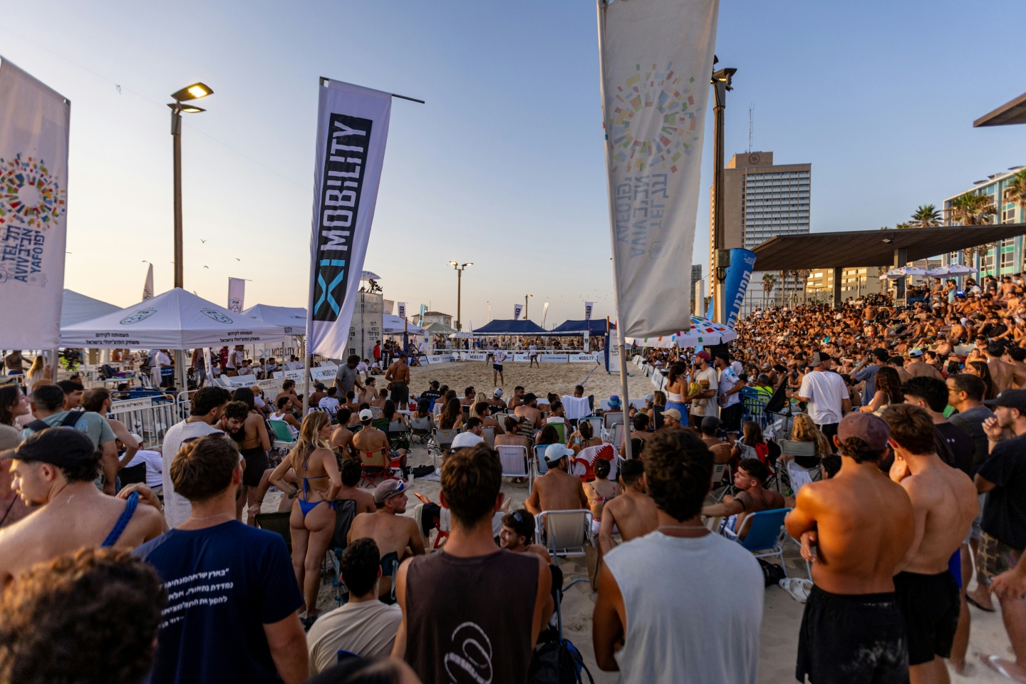 publiek tijdens een sportevenement op het strand